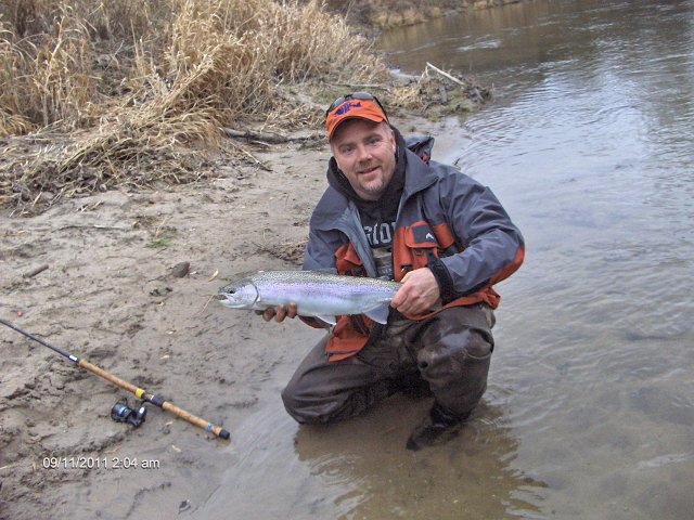alliston 2011 nov 002.jpg - Kevin from the Alliston Area with a nice steelhead from the Nottawasa River.